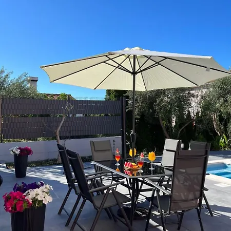 Апартаменти Moderne Ap- 2 Mit Pool Und Grill In Der Naehe Von Split Und Trogir By Interhome Каштела
