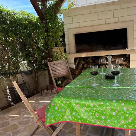 Moderne Ap- 2 Mit Pool Und Grill In Der Naehe Von Split Und Trogir By Interhome Апартаменти