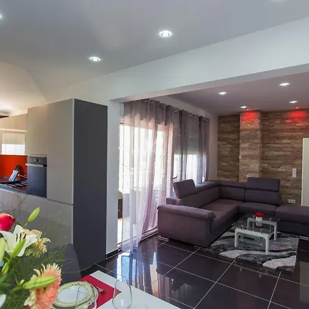 Apartman Moderne Ap- 2 Mit Pool Und Grill In Der Naehe Von Split Und Trogir By Interhome
