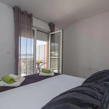 Moderne Ap- 2 Mit Pool Und Grill In Der Naehe Von Split Und Trogir By Interhome Kastela