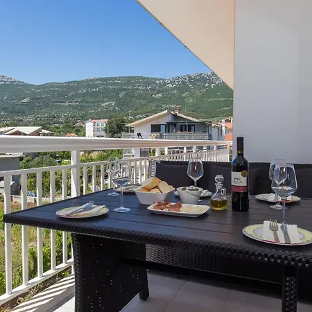 Moderne Ap- 2 Mit Pool Und Grill In Der Naehe Von Split Und Trogir By Interhome * Kastela