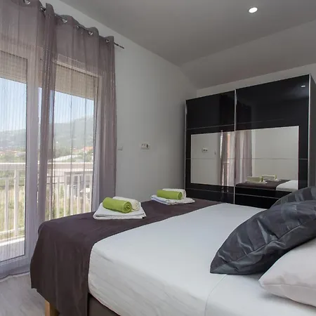 Moderne Ap- 2 Mit Pool Und Grill In Der Naehe Von Split Und Trogir By Interhome *