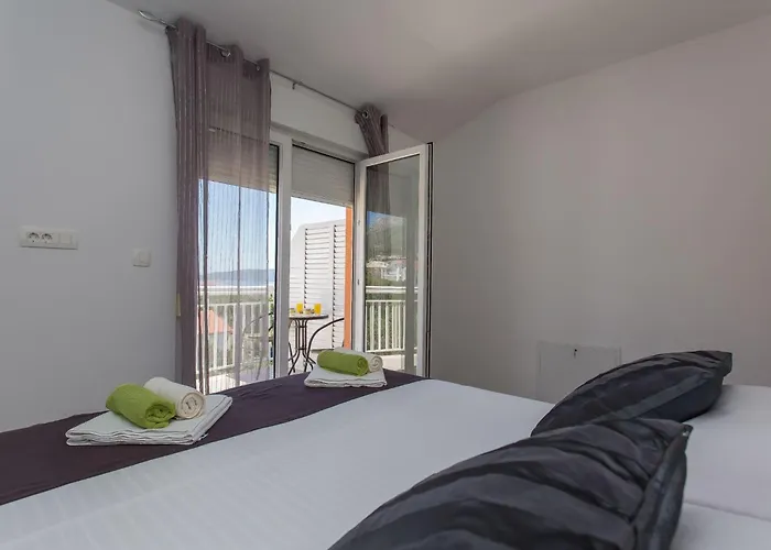 Moderne Ap- 2 Mit Pool Und Grill In Der Naehe Von Split Und Trogir By Interhome Kastela