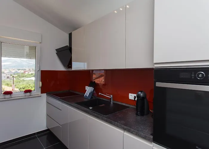 Moderne Ap- 2 Mit Pool Und Grill In Der Naehe Von Split Und Trogir By Interhome Kastela