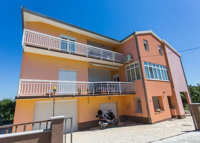 Moderne Ap- 2 Mit Pool Und Grill In Der Naehe Von Split Und Trogir By Interhome * Kastela