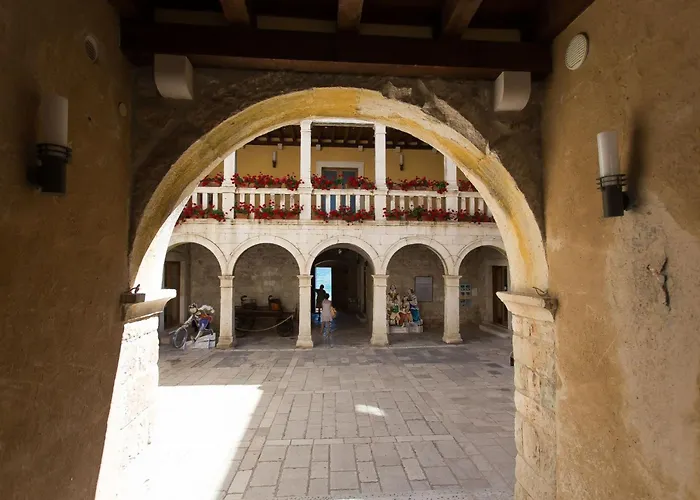 Moderne Ap- 2 Mit Pool Und Grill In Der Naehe Von Split Und Trogir By Interhome *